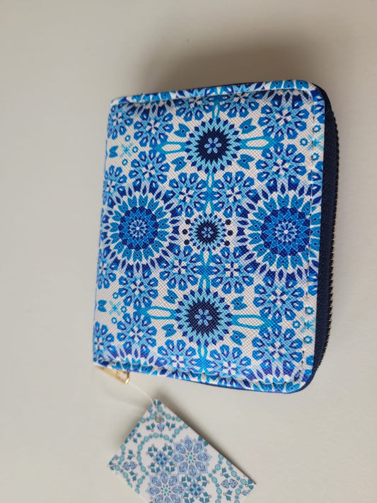 Arabesque Wallet 11×9 cm – Compact Bifold Purse with Elegant Pattern – Stylish Everyday Accessory