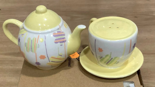 salt and pepper shaker cup and teapot Bitu Gift Shop