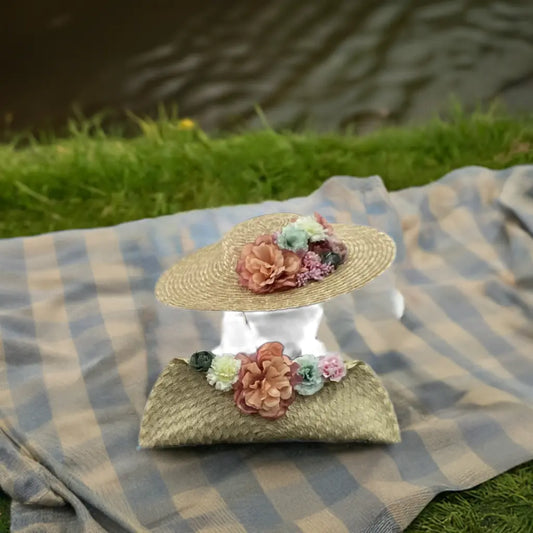 White coloured round gift box with golden dots, Bitu Gift Shop