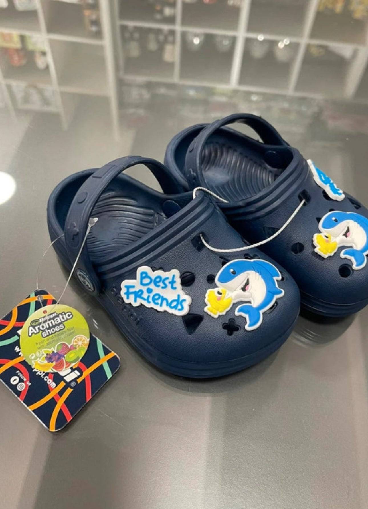 Navy blue baby clogs with heel strap and dolphin 'Best Friends' design. Aromatic sizes 20-25, ideal for summer comfort and foot support.